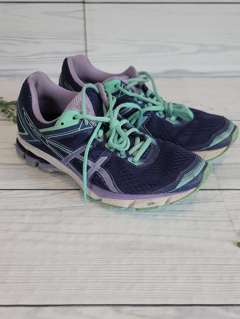 Asics Running Shoes Women’s Navy and Mint Green  Sneakers Size 9